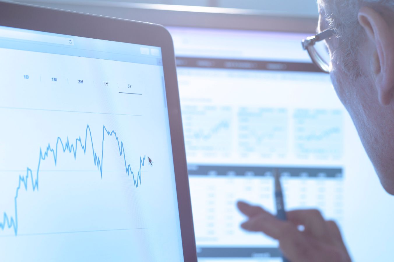 Project manager looking at statistics on a screen