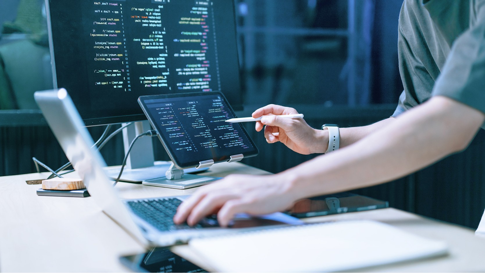 Developer multi-tasking between typing code and assessing output on a tablet